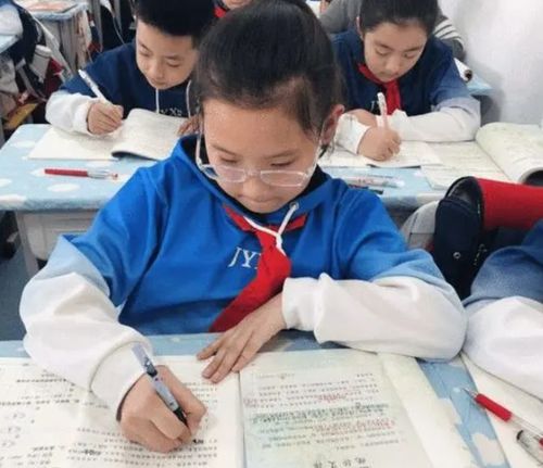 課后服務新政落地9月，教師群體何以憂心忡忡？一文探訪教育者心聲與民生期待
